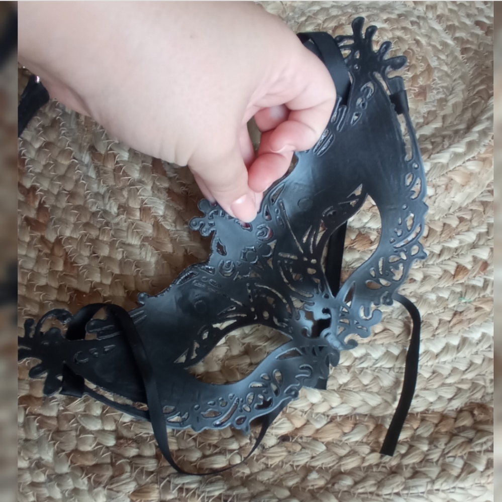 ♥️ H&M Venetian Mask - Picture 4 of 4